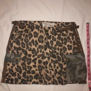 Vintage Havana Leopard/ Camouflage Print Mini Skirt Size 2 , 25 Waist 5 Pockets